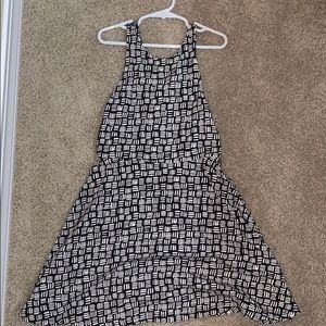 girls black and white pattered dress